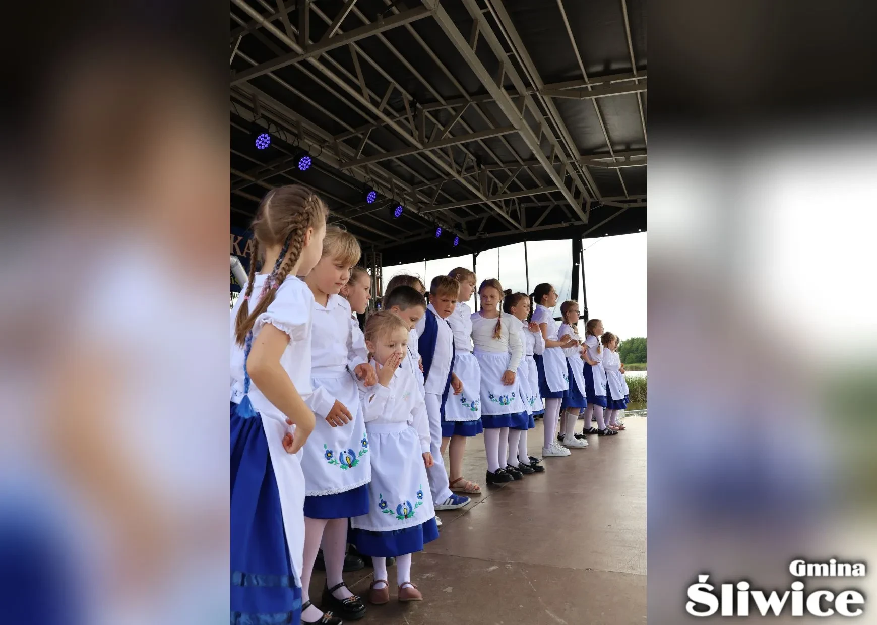 zespół pieśni i tańca ludowego śliwiczanie na scenie