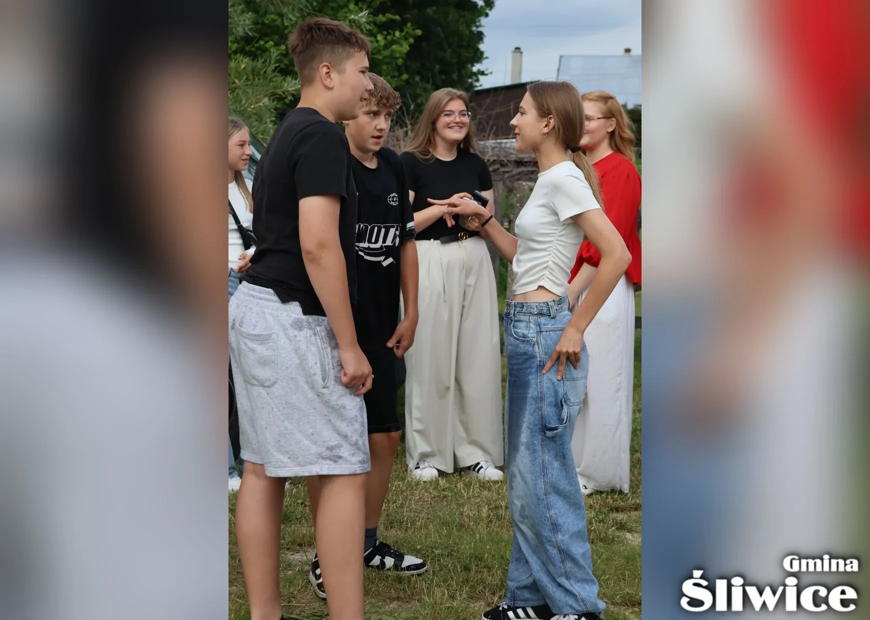 młodsza grupa rozmawia