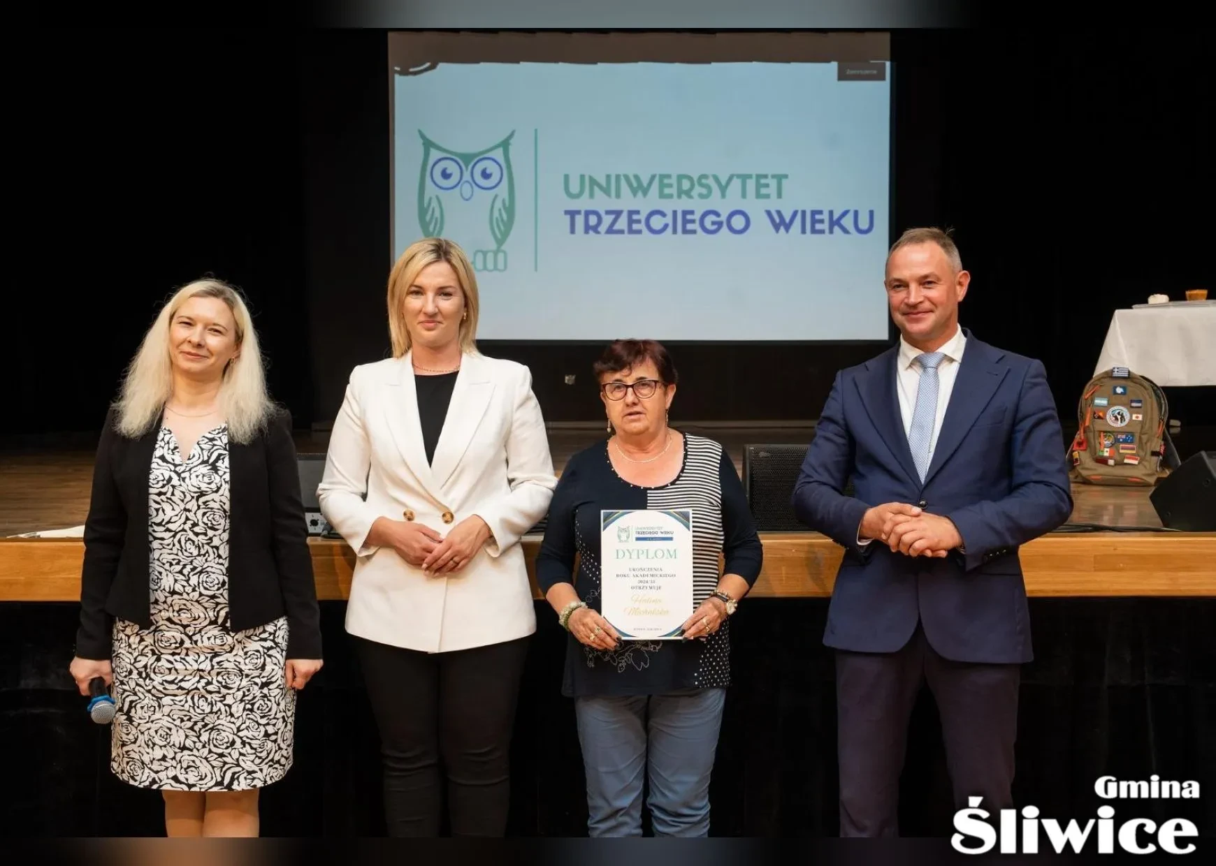 wójt, wicewójt, dyrektor gok i pani z dyplomem