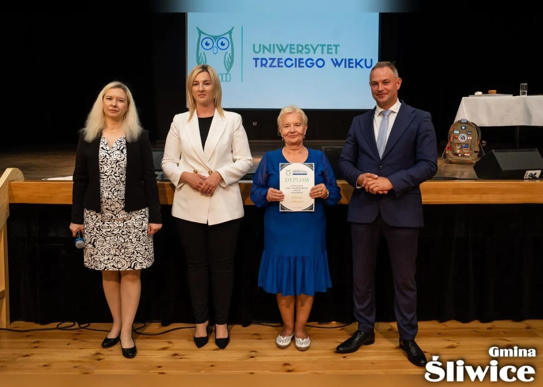 wójt, wicewójt, dyrektor gok i pani z dyplomem