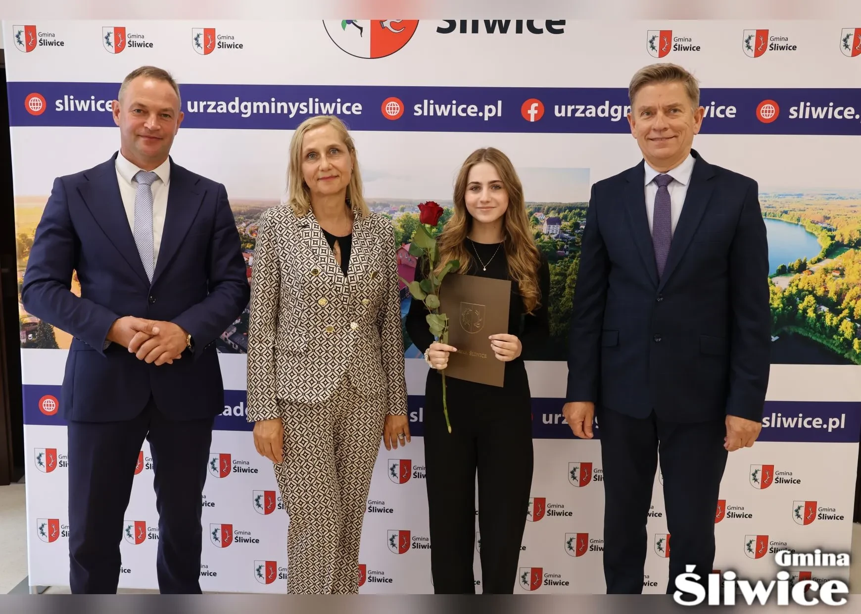 wójt, dyrektor sp śliwice, sekretarz i uczennica
