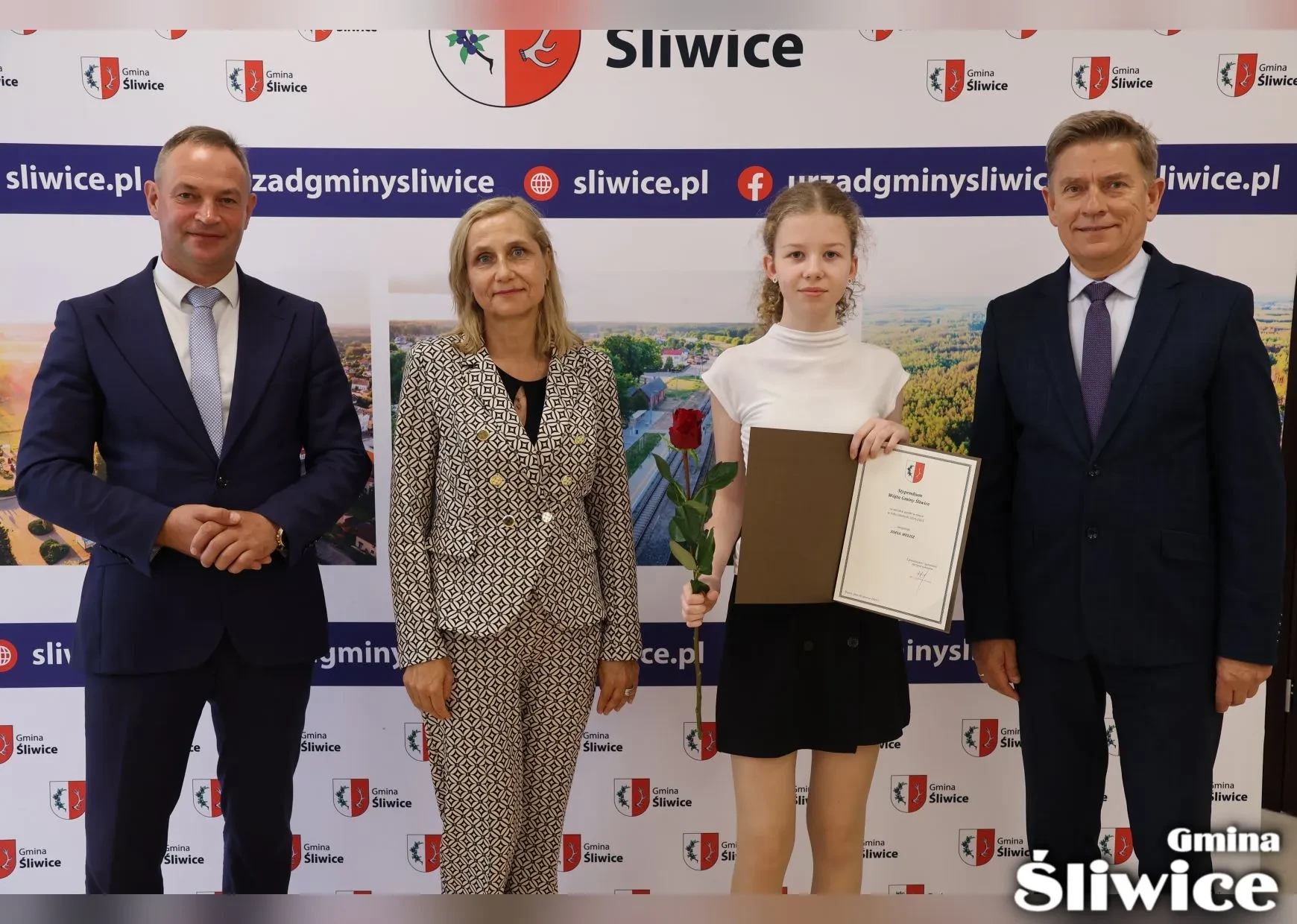 wójt, dyrektor sp śliwice, sekretarz i uczennica