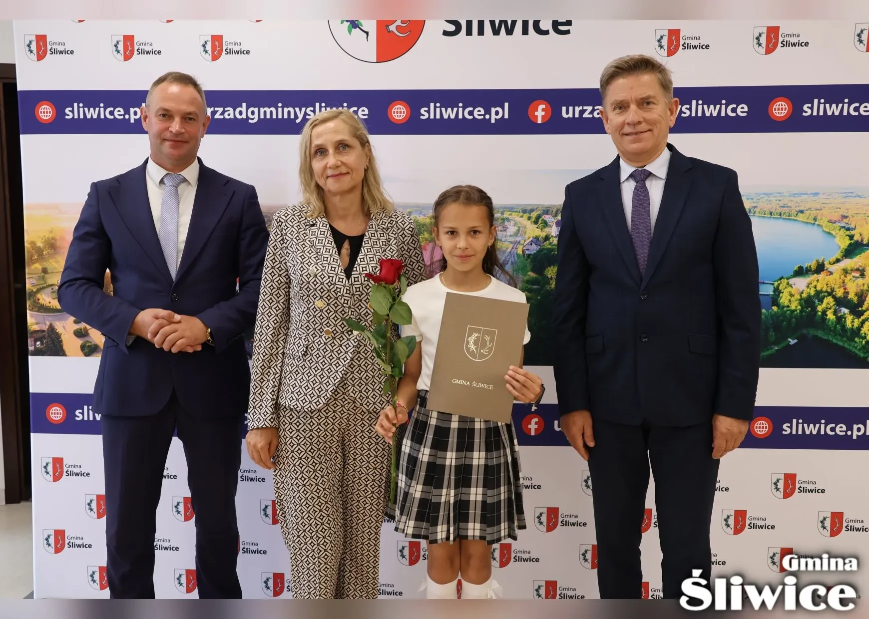wójt, dyrektor sp śliwice, sekretarz i uczennica