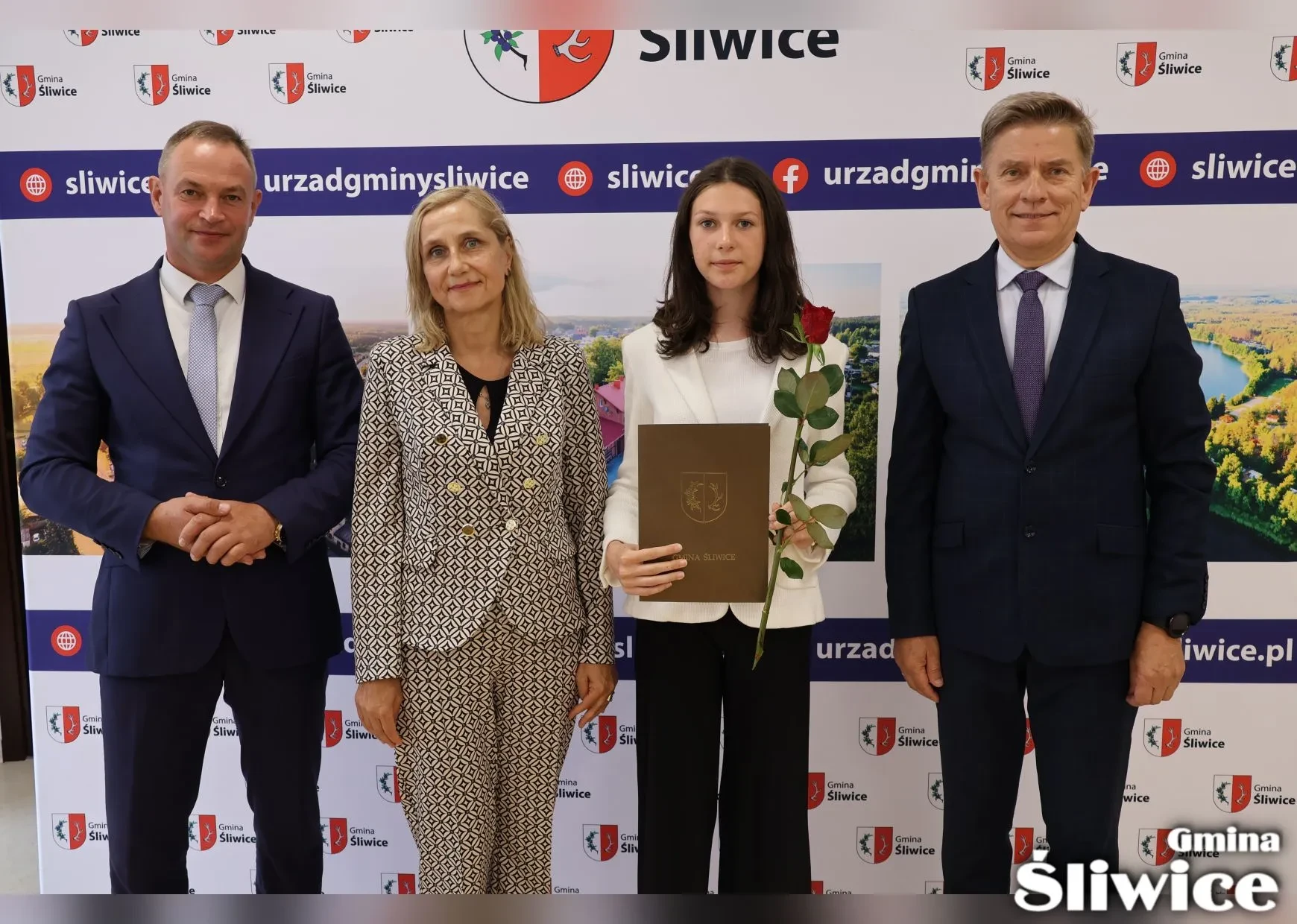 wójt, dyrektor sp śliwice, sekretarz i uczennica