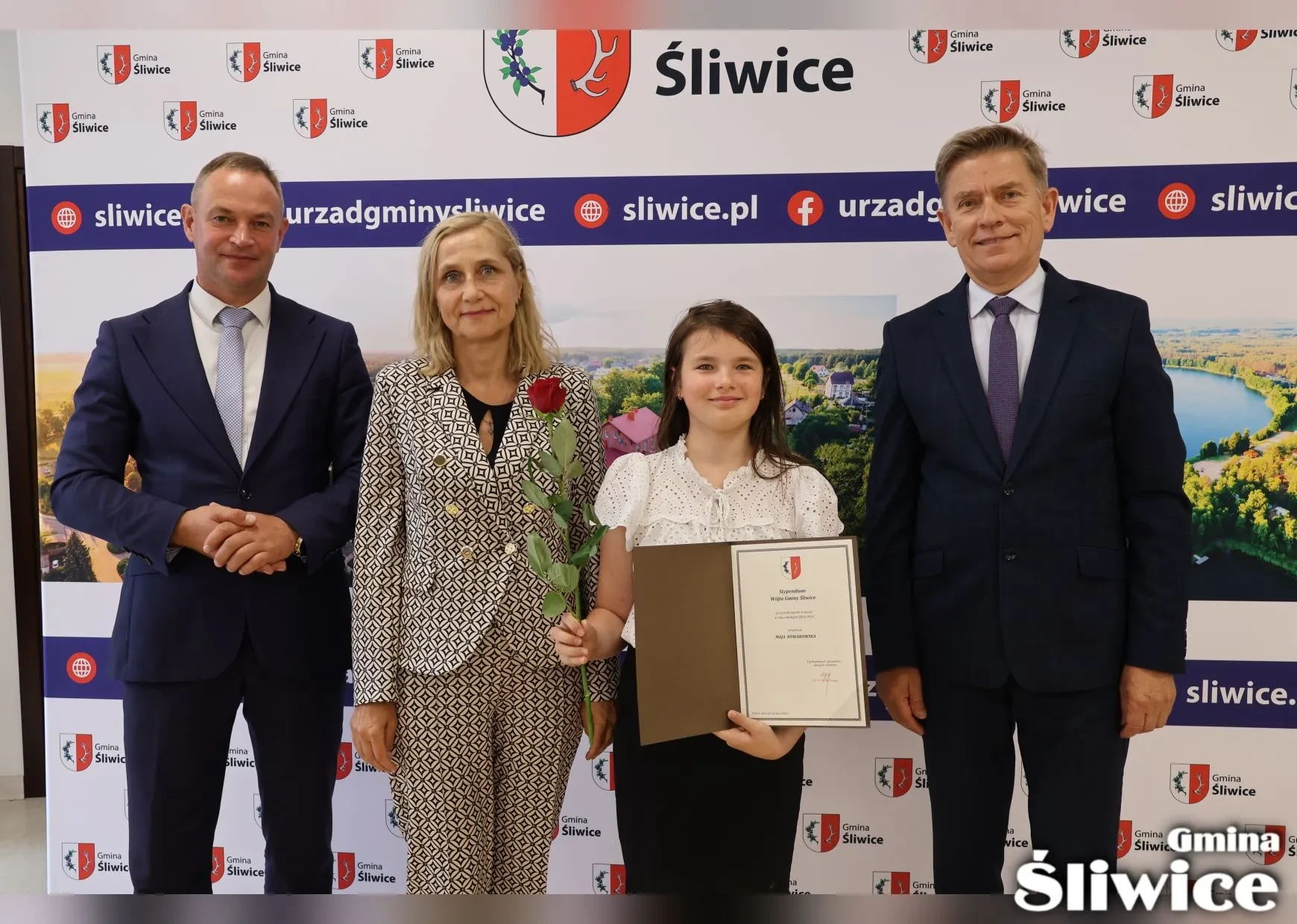 wójt, dyrektor sp śliwice, sekretarz i uczennica