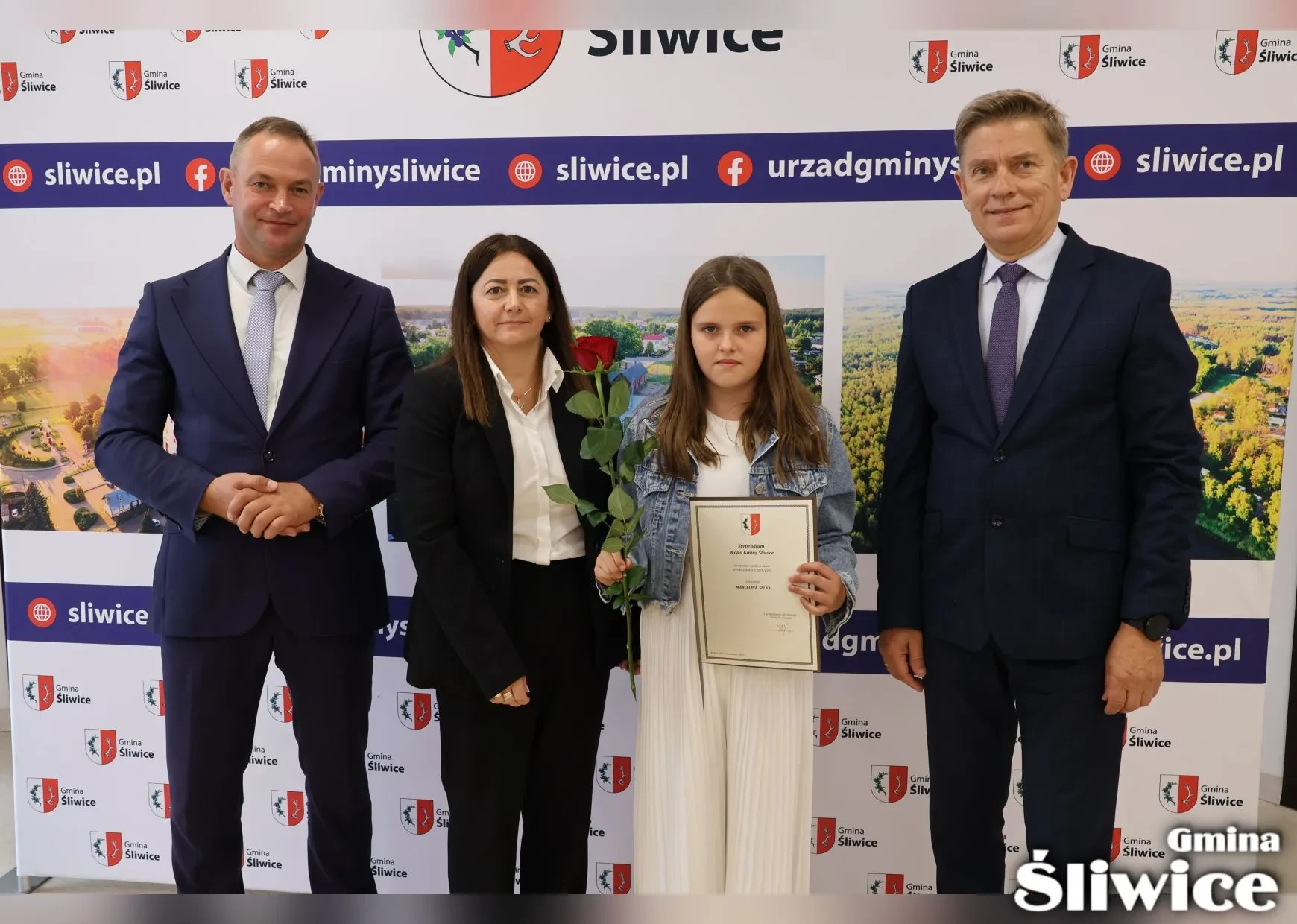 wójt, dyrektor sp śliwiczki, sekretarz i uczennica