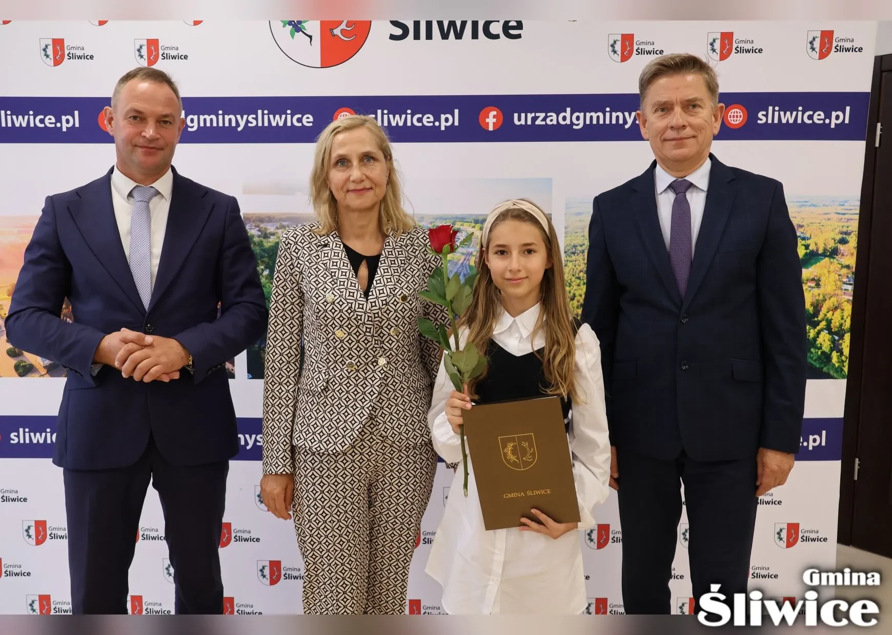 wójt, dyrektor sp śliwice, sekretarz i uczennica