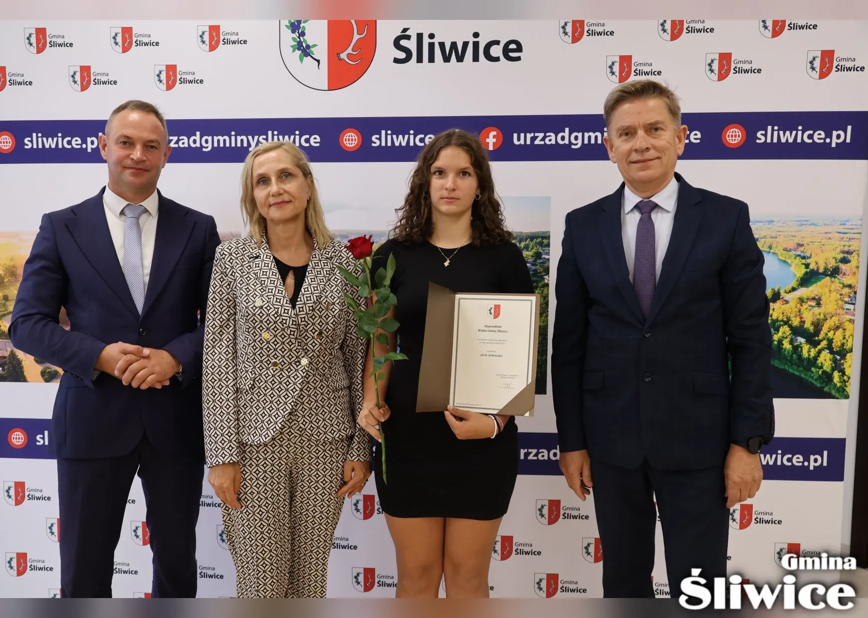 wójt, dyrektor sp śliwice, sekretarz i uczennica