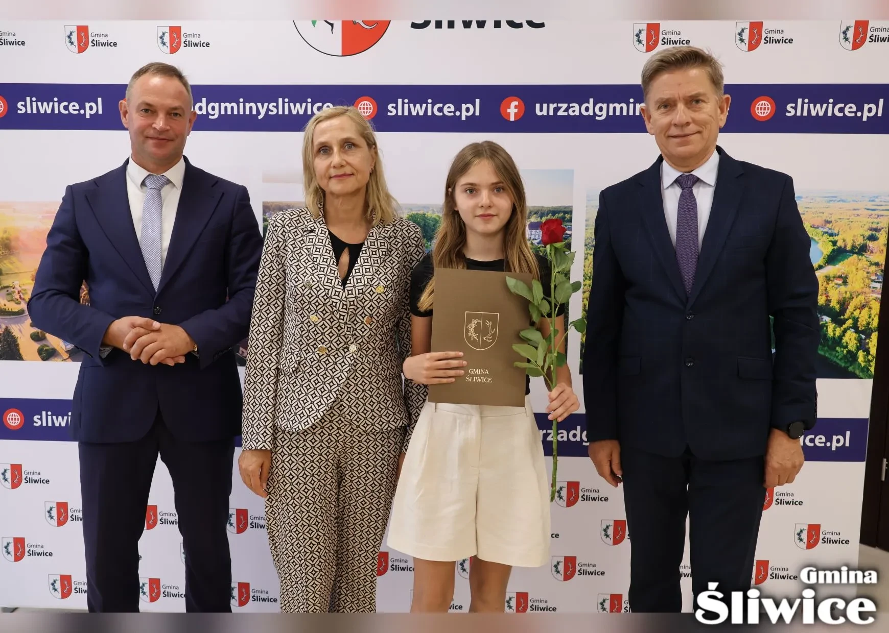 wójt, dyrektor sp śliwice, sekretarz i uczennica