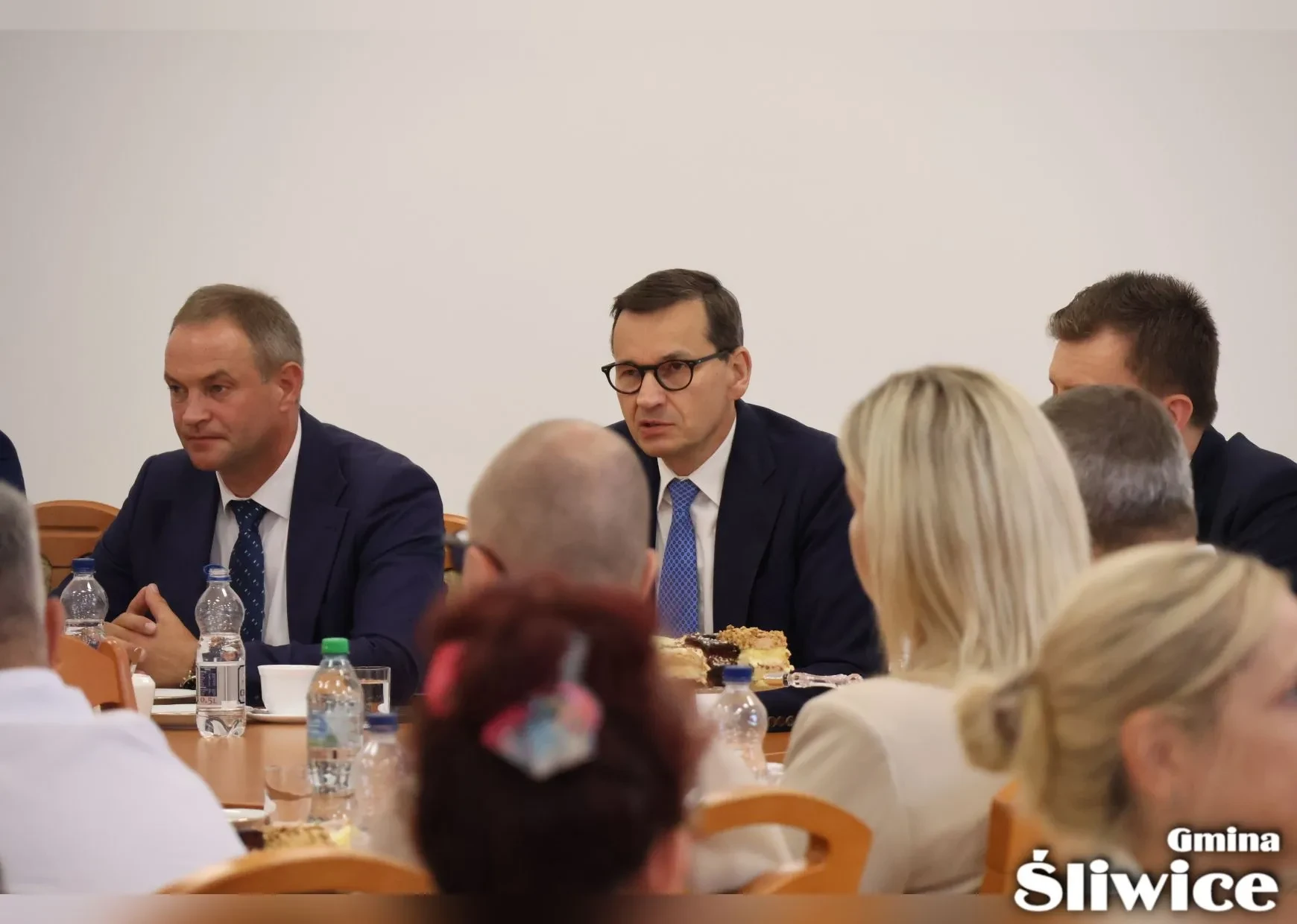 morawiecki przy stole