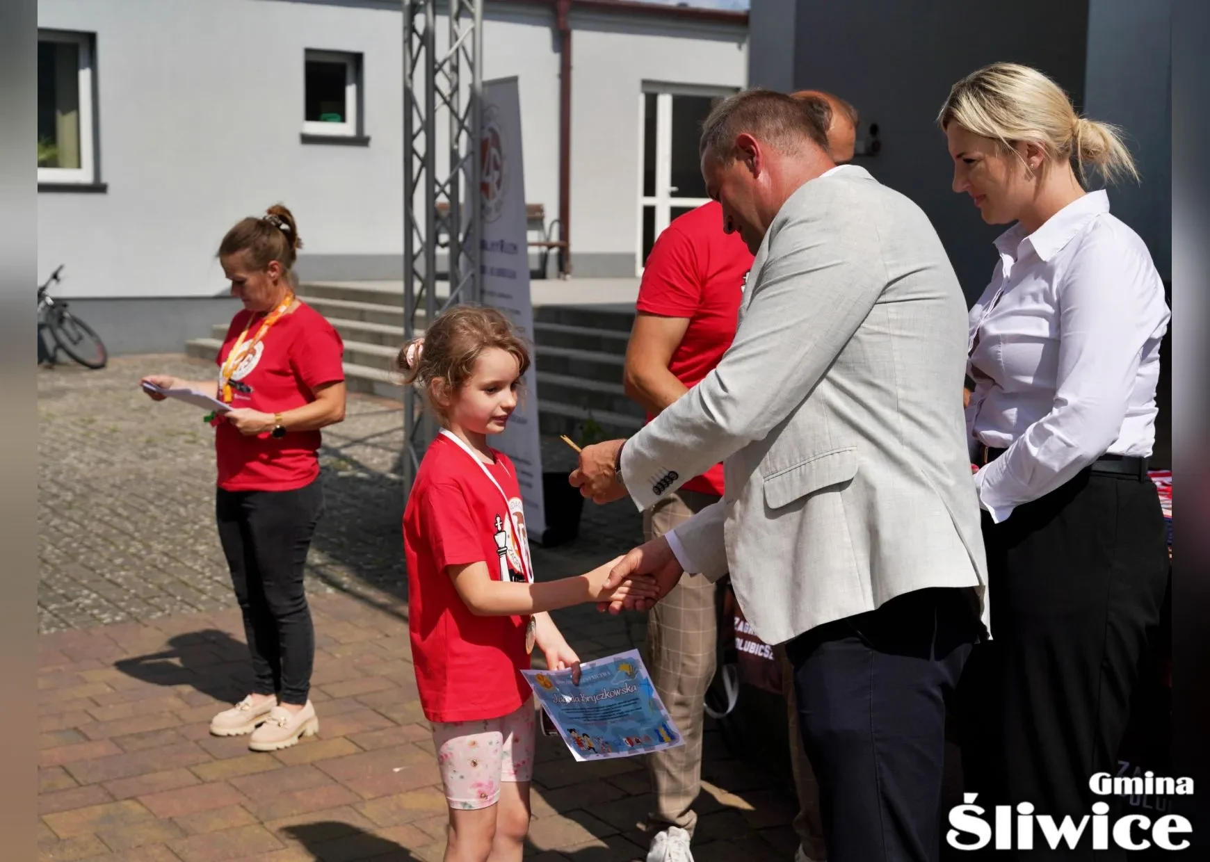wręczenie nagrody przez wójta