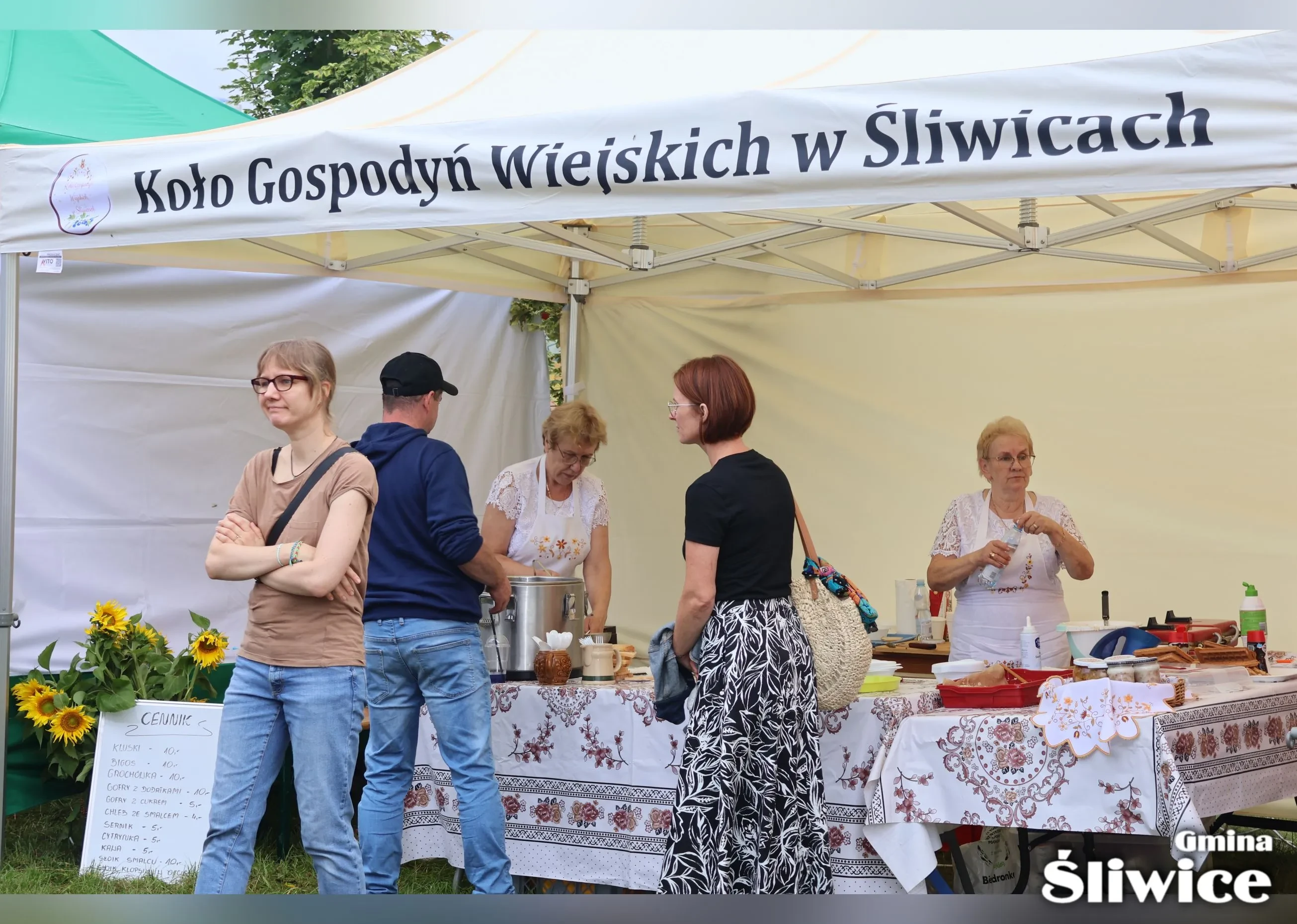 kolejka przy stoisku kgw  śliwice