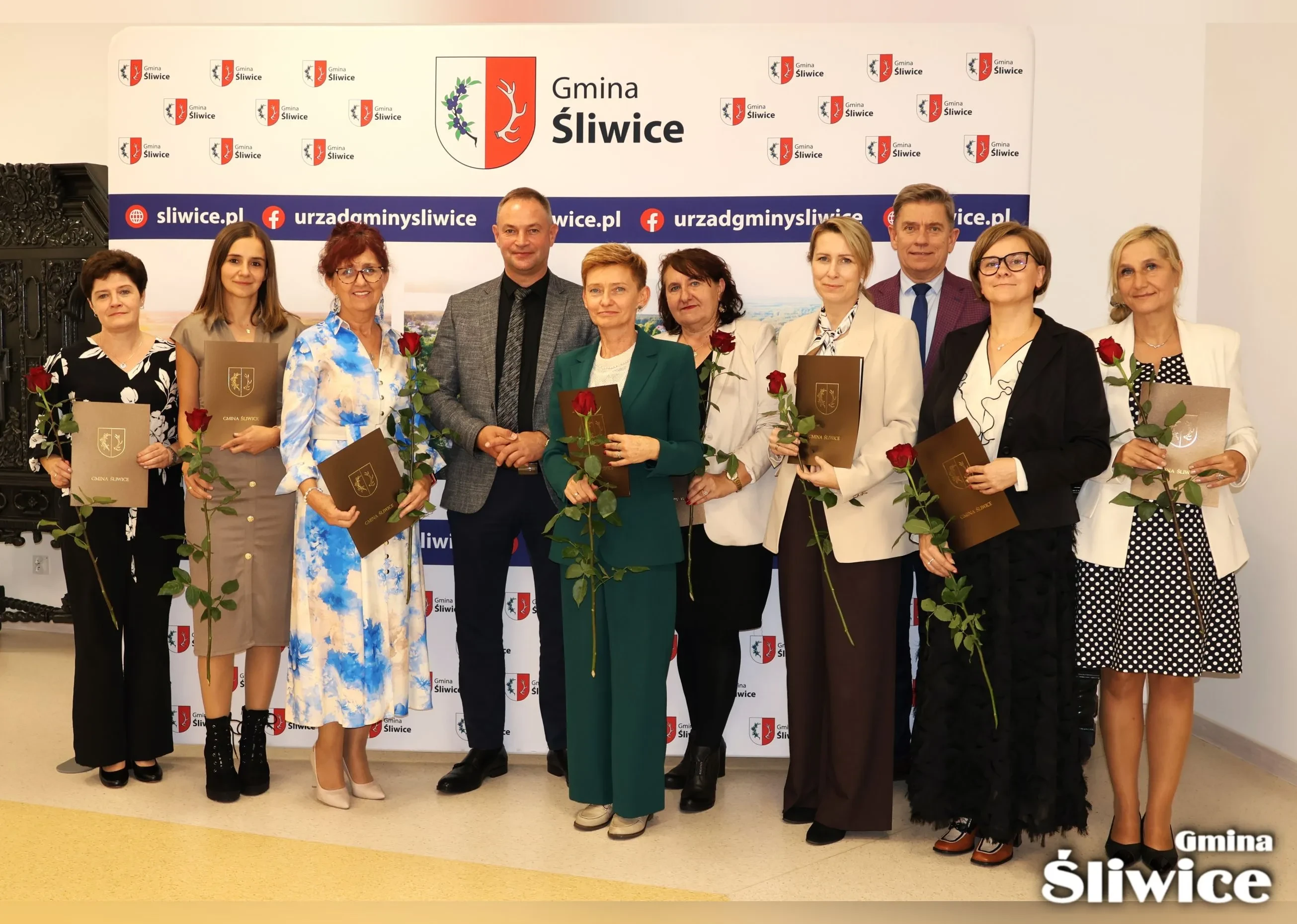 Wójt z dyrektorami i nauczycielami ze szkół