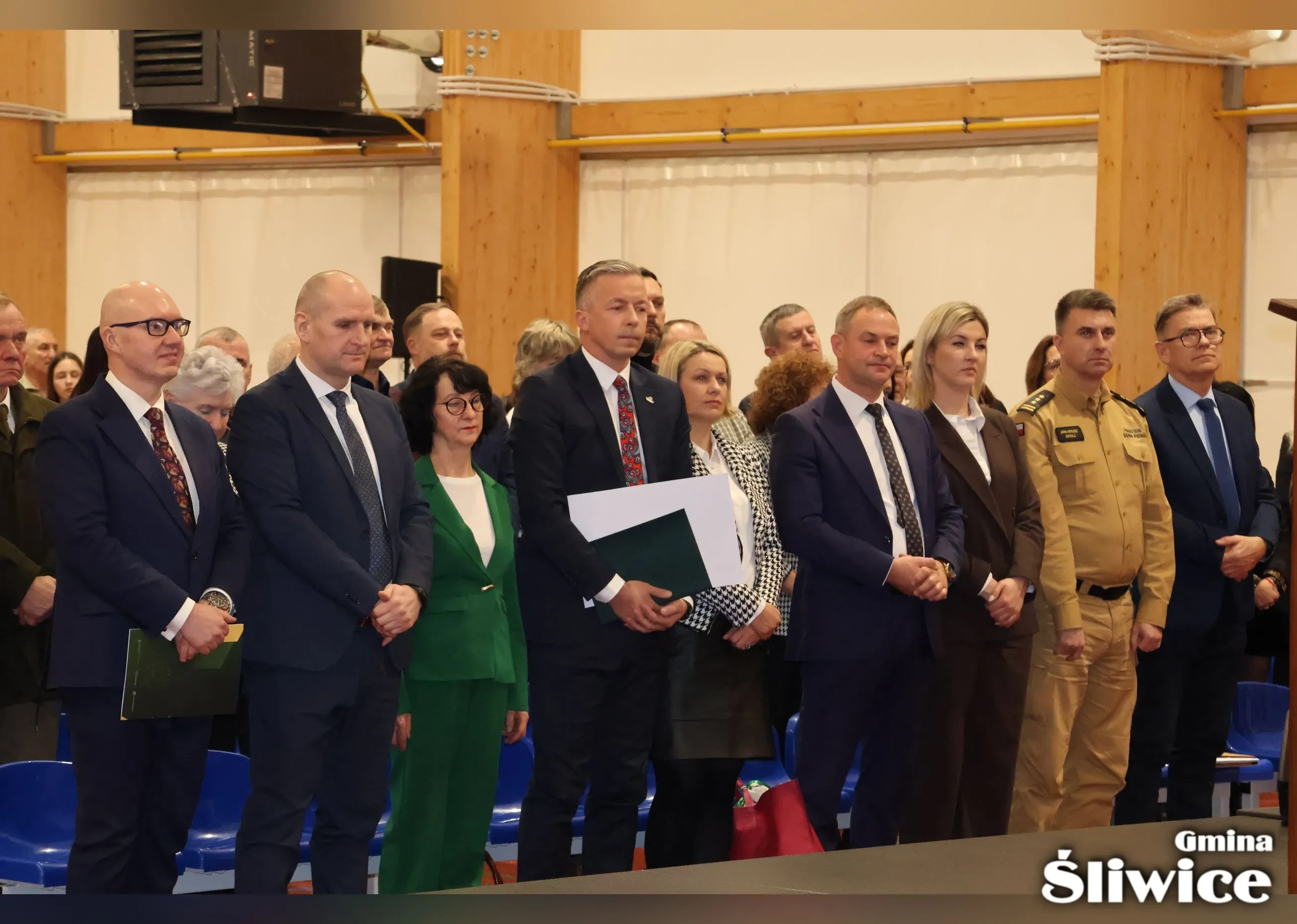 zebrani goście podczas otwarcia hali