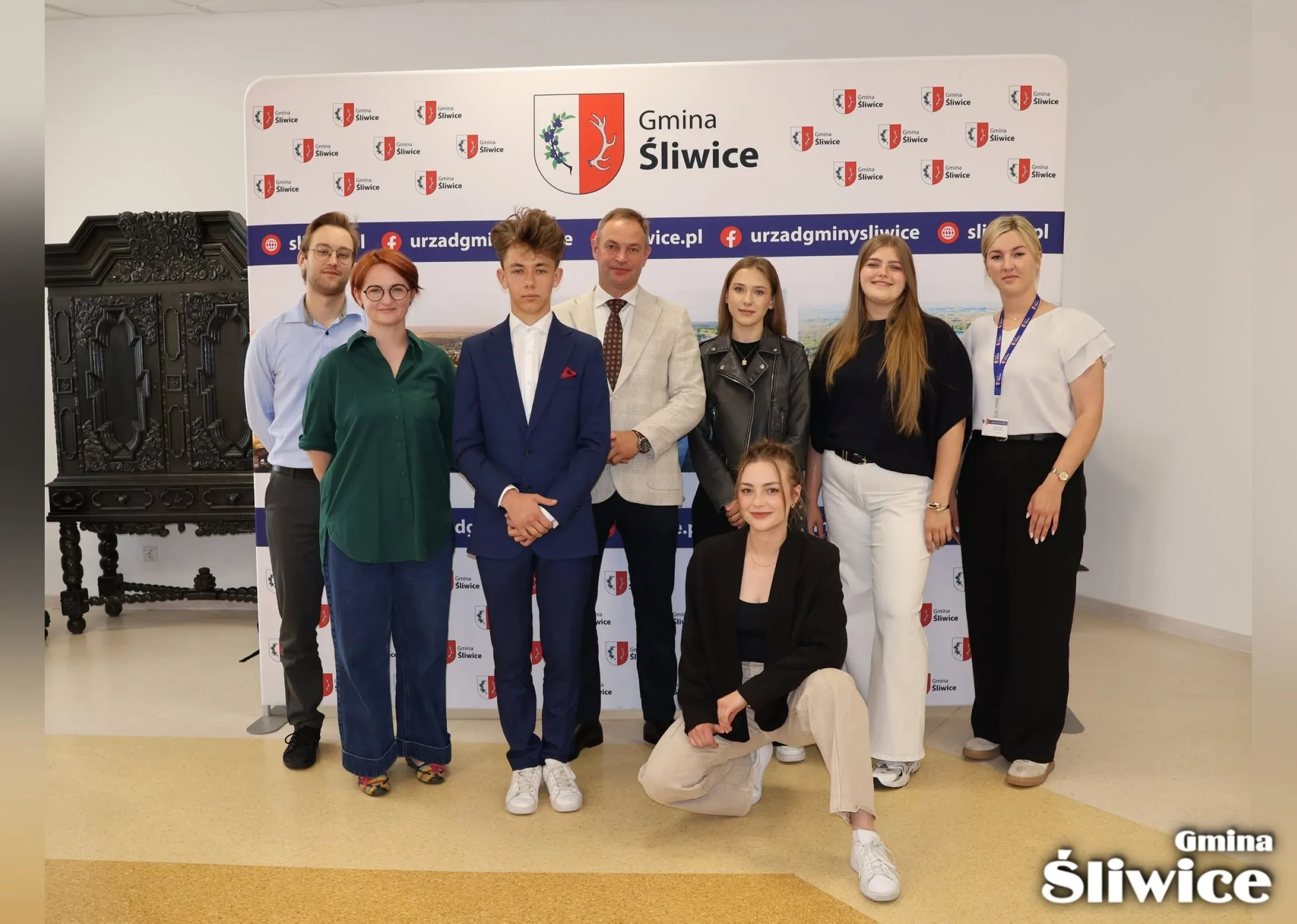 wspólne zdjęcie zebranych na sali